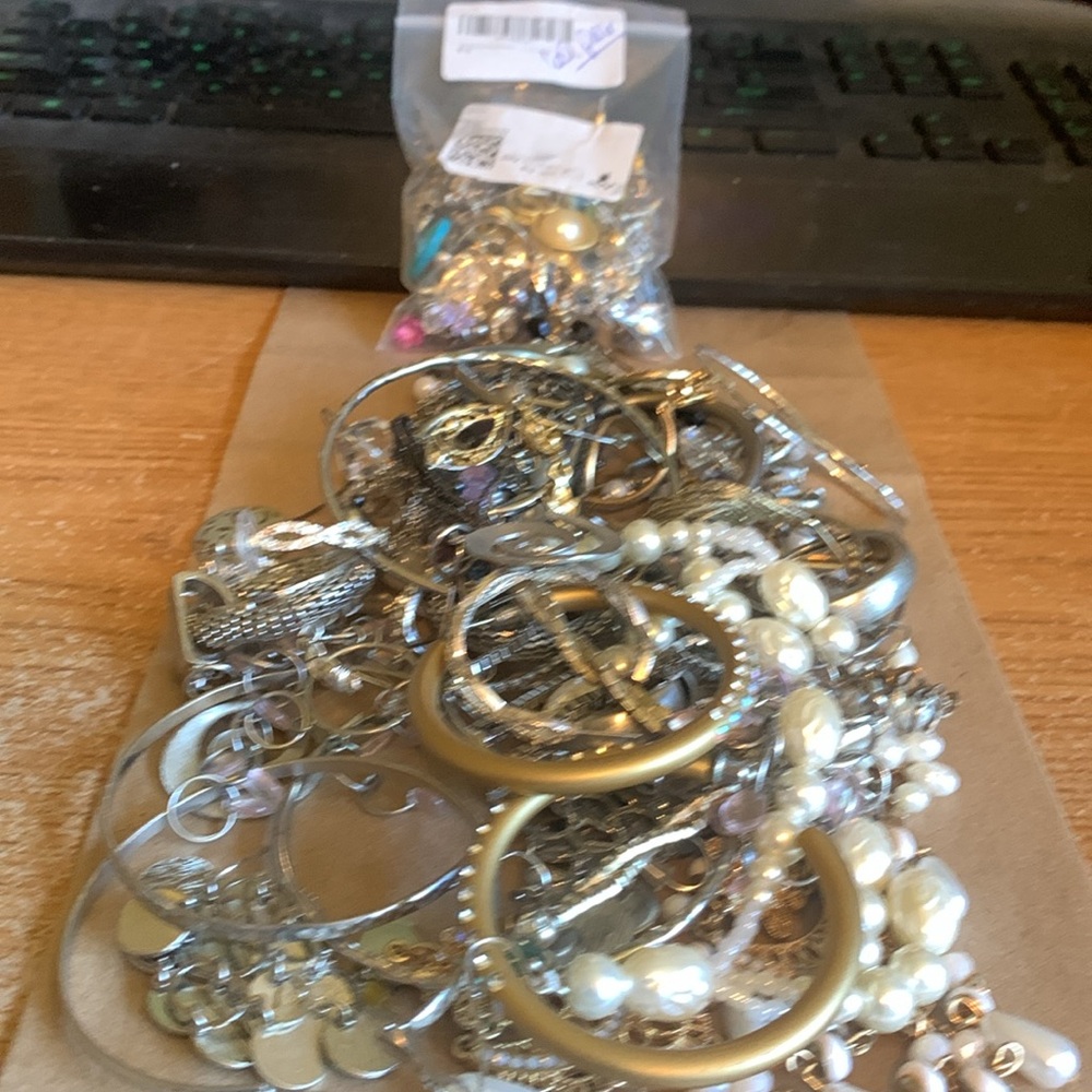 Huge pierced earring lot (SS) GREAT RESELLER POTENTIAL - Picture 12 of 13